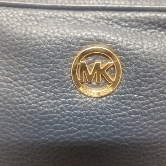 Michael Kors Crossbody Bag - Picture 4 of 8